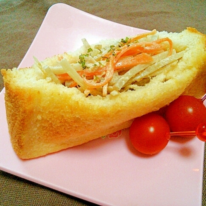 節約リメイク朝ご飯!ごぼうサラダパン♡